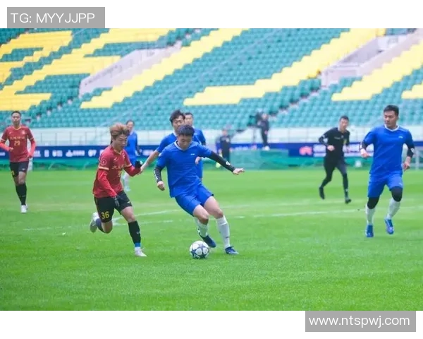 足球明星高空踢球精彩瞬间视频集锦让你领略绝妙技巧与风采